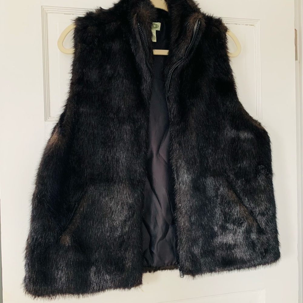 Black faux fur vest